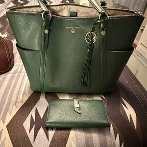MK purse set. In great condition